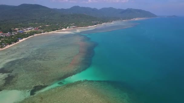 Aeronáutica da bela praia do paraíso na ilha tropical — Vídeo de Stock