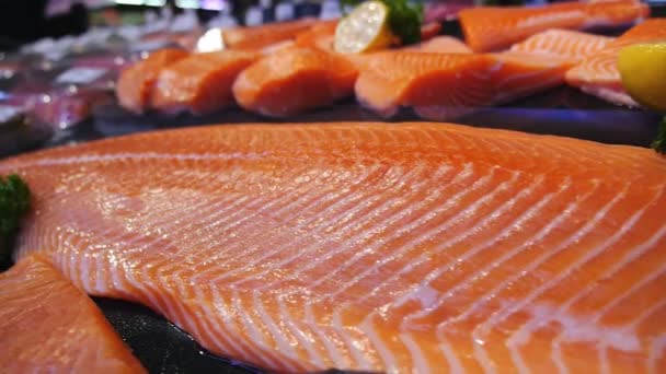 Filete de salmón de cerca — Vídeo de stock