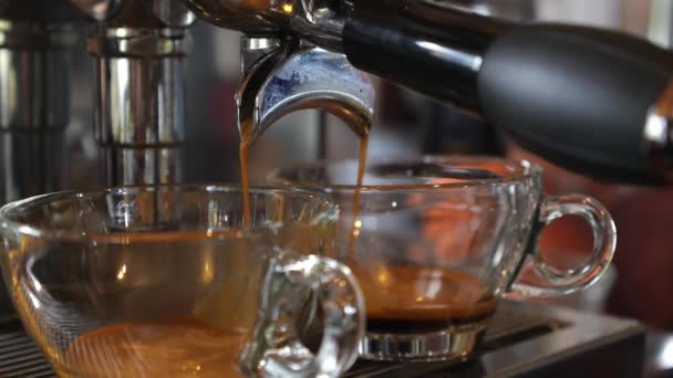 Close-up van het maken van koffie met Espresso Machine — Stockvideo