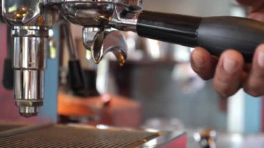 Kahve makinesi. Profesyonel Kahve Üretimi.