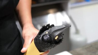 Waffle Cone 'da Siyah Dondurma Kapanışı