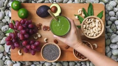 Yeşil Detox Smoothie ile Sağlıklı Diyet