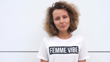 Moda Tişörtlü Kadın Portresi Kadın Grafik tişörtü