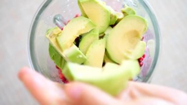 Sağlıklı Avokado Yeşil Meyve Smoothie Blender 'ın En İyi Görünümü