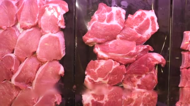 Selección de carne roja fresca en el supermercado — Vídeos de Stock