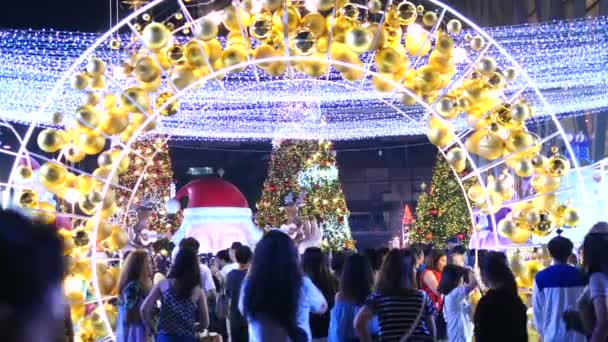 Celebración de Navidad en la ciudad . — Vídeo de stock