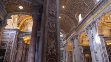 Roma, İtalya, 10 Ekim 2018. Vatikan 'daki Aziz Peter Bazilikası. Roma Turizmi, Roma Tatil Konsepti.
