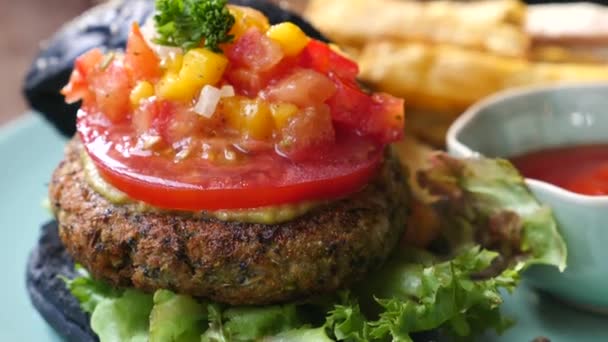 Closeup Of Vegan Veggie Burger — Stock Video