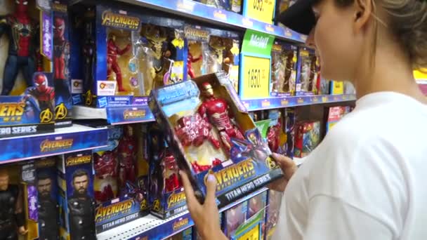 Underverk The Avengers Toy Collection. Järnmannen. — Stockvideo