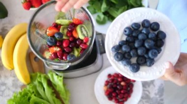 Meyveli Sağlıklı Vejetaryen Smoothie Pişirme Yakınlığı.