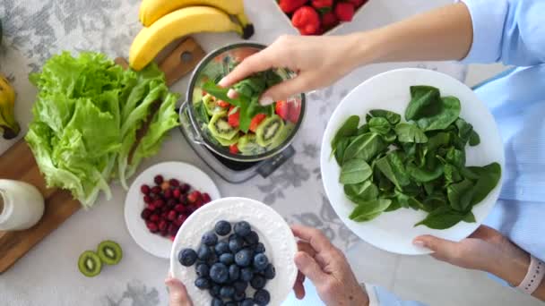 Family Preparing Vegan Smoothie With Bio Organic Fruits, Berries And Greens. — Stock Video