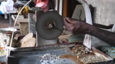 Sri Lanka Gemstone Üretimi İçin Antik Teknoloji