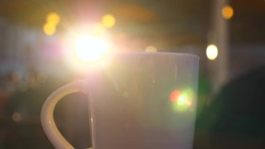 Sunset Bokeh Işıklı Sıcak Çay Fincanı