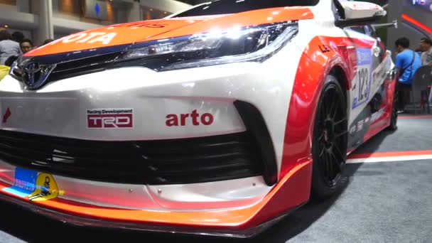 Toyota Gazoo Racing bil modell på Autoshow. — Stockvideo