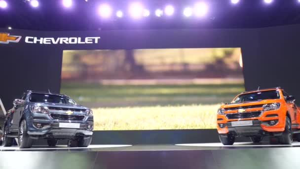 Chevrolet Uluslararası Otomobil Fuarında Görünüyor. — Stok video