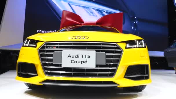 Audi Tts Coupe visas på internationell bilmässa. — Stockvideo