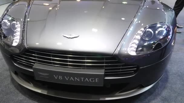 Aston Martin V8 Vantage exibido no Motor Show . — Vídeo de Stock