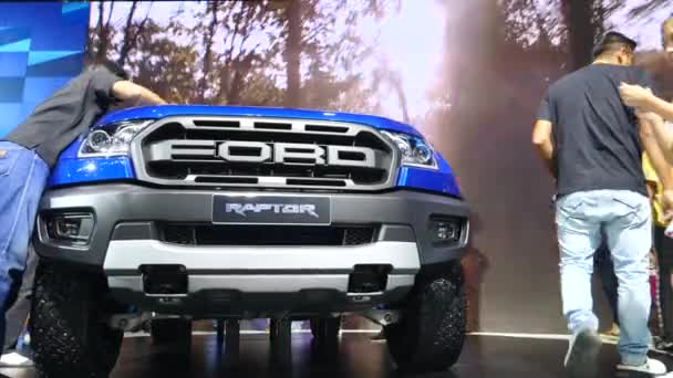 Ford F 150 Svt Raptor Visas På Motorshow. — Stockvideo