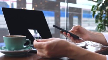 Çevrimiçi Alışveriş İçin Kredi Kartı ve Akıllı Telefon Kullananlar