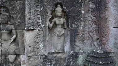 Angkor Wat Tapınağının Duvarlarındaki Antik Düşük Rahatlama
