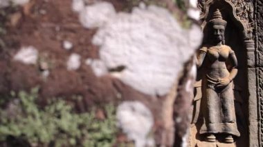 Angkor Thom Kamboçya 'da Apsara Tanrıçasının Bas Yardımcıları