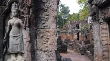Angkor Wat 'ın Gizemli Tapınağı' nda Eski Duvarlar