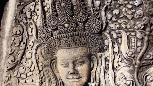 Mur d'Apsara bas relief dans le temple d'Angkor Wat — Video