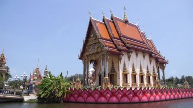 Asya tarzında dekore edilmiş Budist tapınağı. Wat Plai Laem, Tayland 'da Samui' de