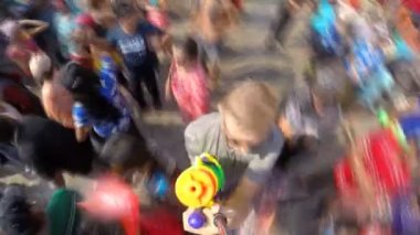 Songkran Nişancı Su Dövüşü Festivali veya Tayland Yeni Yılı 'nda Vuruldu