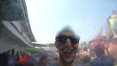 Mutlu Songkran Günleri. Su Dövüşü Festivali veya Tayland Yeni Yılı