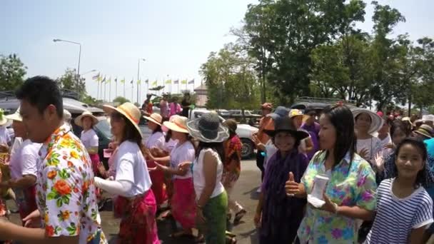 Thai People Walking at Songkran Festival Parade — Stock video