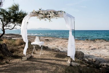Mayorka 'da Akdeniz' in yanında düğün süsü.