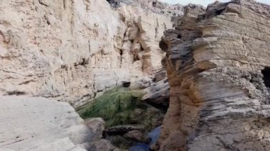 Mallorca 'da kayaların, suyun, gökyüzünün manzarası