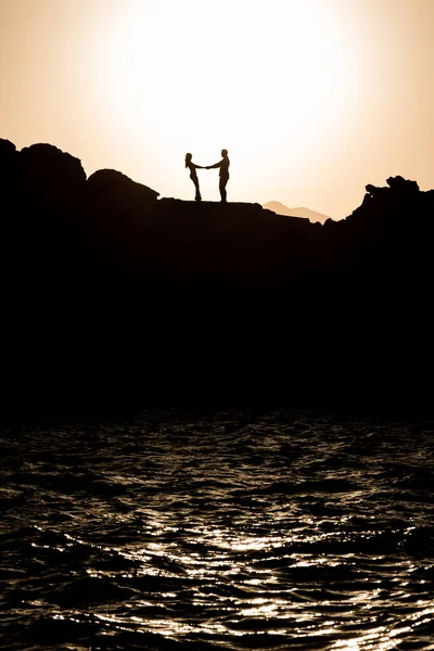 Verliebtes Paar Umarmt Sich Sonnenuntergang Hochzeit Auf Mallorca Meer — Stockfoto