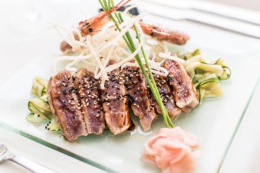 Zencefilli mavi yüzgeçli ton balığı.