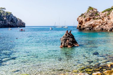 Cala Deia, Mayorka 'da deniz ve dağ manzarası