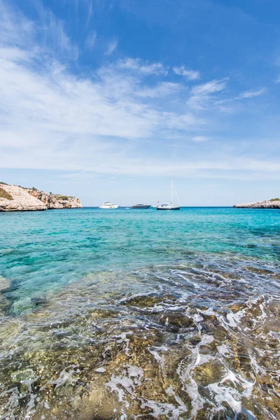 Obloha Moře Lodě Krajina Cala Varques Mallorca — Stock fotografie