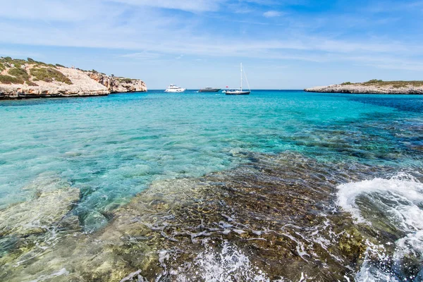 Cielo Mar Barcos Paisaje Cala Varques Mallorca —  Fotos de Stock