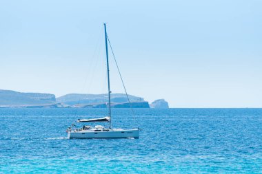Cabrera Adası, Mayorka manzaralı tekne ve deniz manzarası