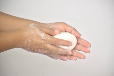 Manos con jabon y espuma