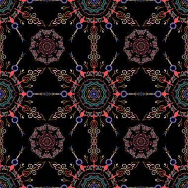 Renkli desenler antika. Tarafsız, pembe ve menekşe renginde bir çiçek süsü. Siyah bir arka planda. Raster pürüzsüz arkaplan.