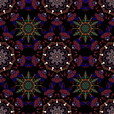 Doğulu, çiçekli bir süs. Halılar, tekstil, duvar kağıtları ve herhangi bir yüzey için şablonlar. Siyah bir arkaplanda yeşil ve mor renkli vektörsüz desen.