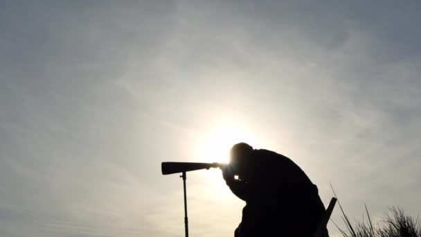 Man Spyglass Outdoors Profile Silhouette — Stock Video