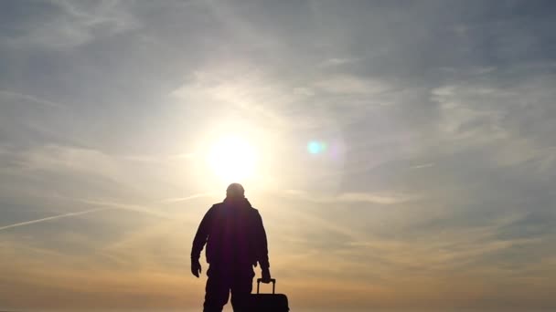 Man Suitcase Slow Motion Opening Sea View Silhouette — Stock Video