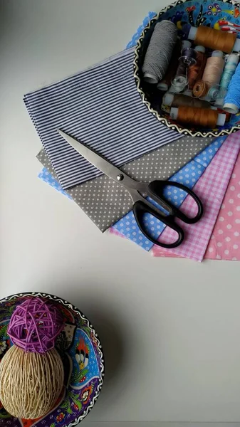 layout of accessories for cutting and sewing