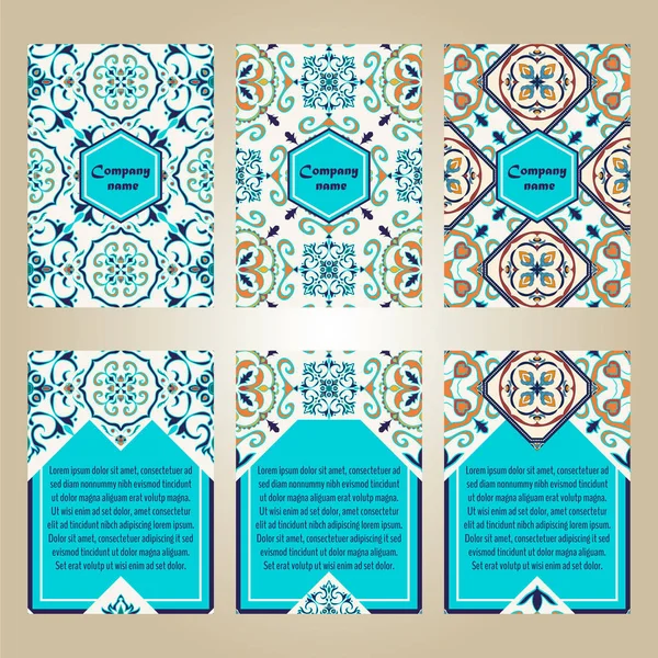 Wektor zestaw szablonów kolorowe broszury dla biznesu i zaproszenie. Portugalski, marokańskie; Azulejo; Arabski; Azjatycka ozdoby — Wektor stockowy