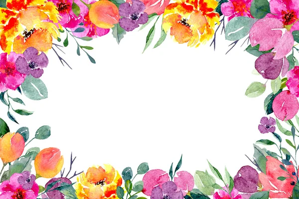 Suluboya çiçek aranjmanlarıyla birlikte yatay davetiye şablonu. Yaz çiçekleri ve yapraklarıyla doğal el çizimi. Çiçekli ve yeşillikli bir arkaplan