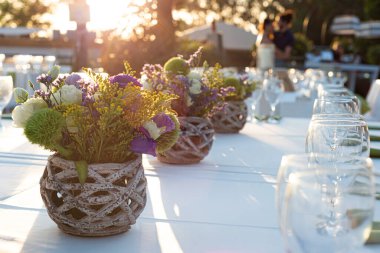 Düğün ve etkinlikler için dekoratif çiçek buketleri