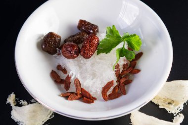 Yenilebilir kuş yuvası çorbası.