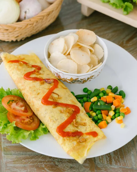 Omelet Dengan Kacang Polong Dan Wortel — Stok Foto